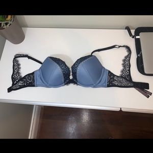 ✨LAST CHANCE✨Victoria’s Secret Push Up Bra 32D